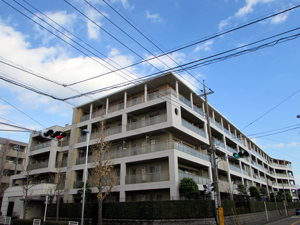 プラウディア五月台2の外観