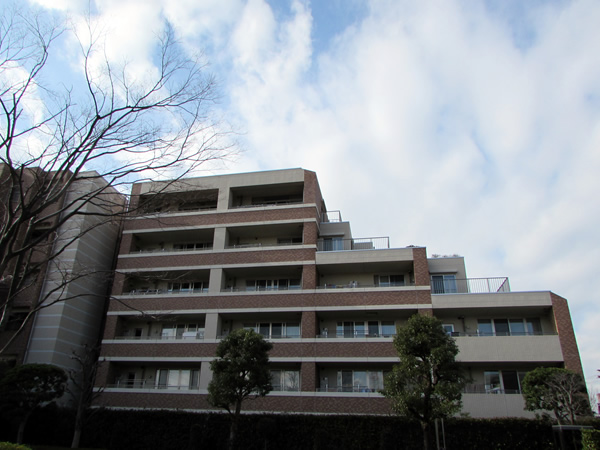 プラウディア五月台3の外観