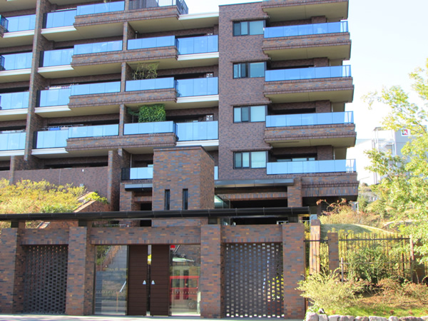 ライオンズはるひ野シーズンズテラスの外観