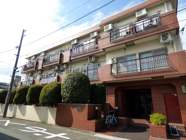 南林間フジハイツの外観