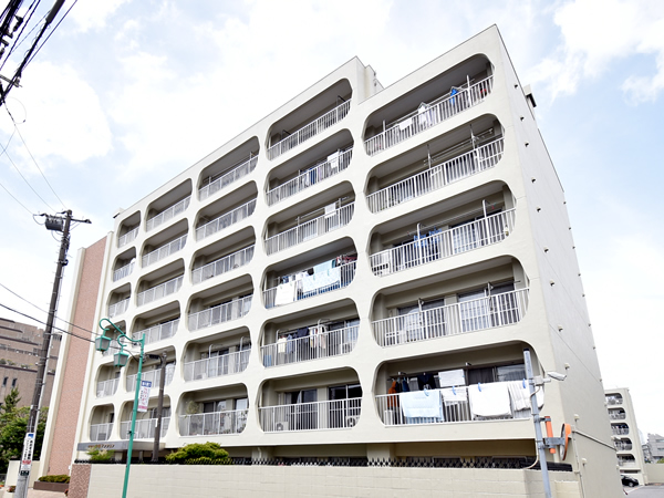 日商岩井中山マンションの外観