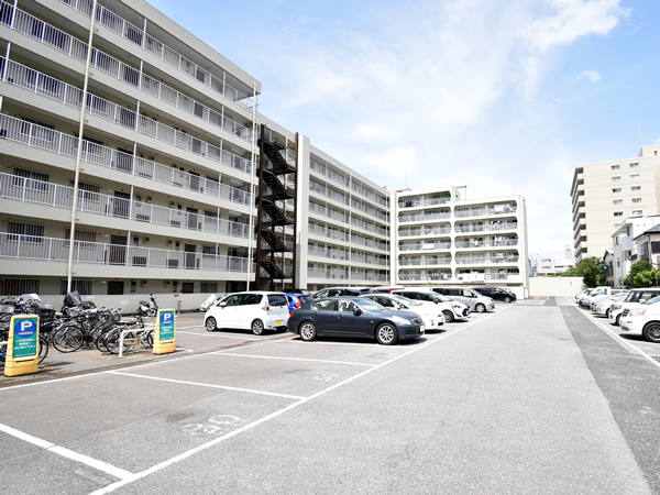 日商岩井中山マンションの外観