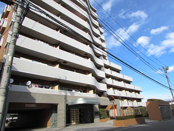 ライオンズヒルズ多摩永山1番館の外観