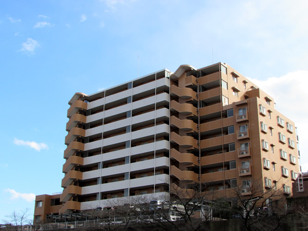 ライオンズヒルズ多摩永山1番館の外観