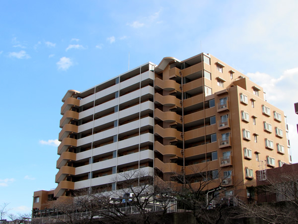 ライオンズヒルズ多摩永山1番館の外観