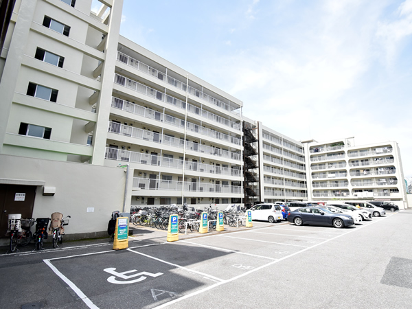 日商岩井中山マンションの外観