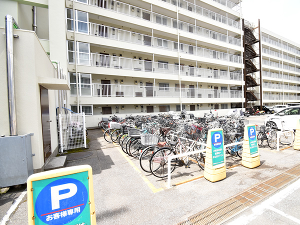 日商岩井中山マンションの外観