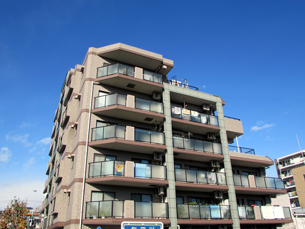 ライオンズヴィアーレ多摩永山の外観