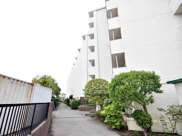 西船橋ハイリビングの外観