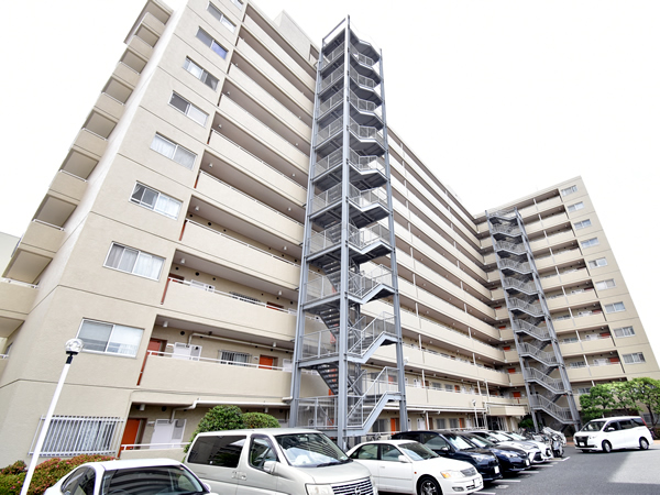 市川ハイツA棟の外観