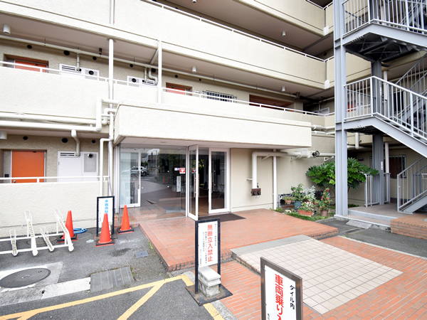 市川ハイツA棟の外観