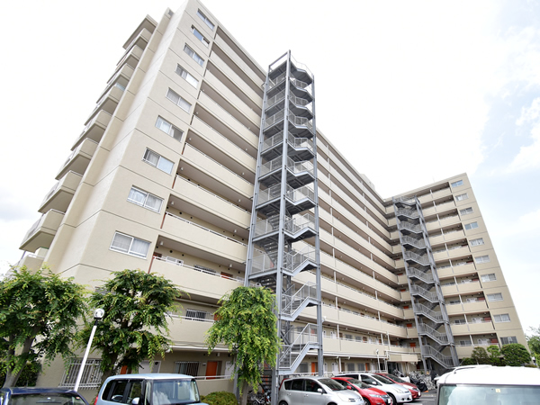 市川ハイツA棟の外観