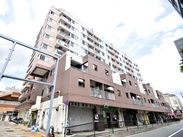 市川サンハイツの外観