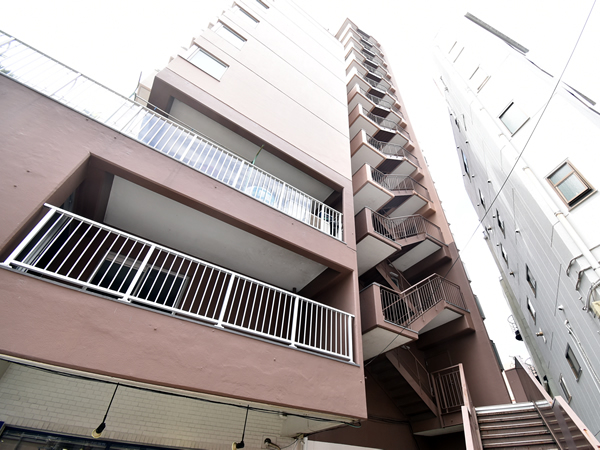 市川サンハイツの外観