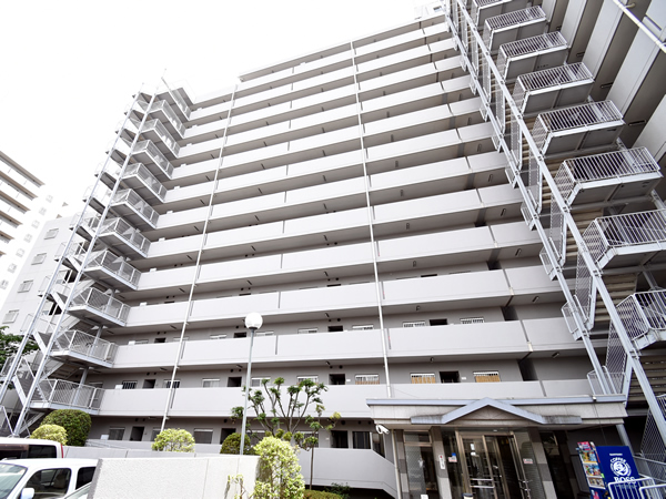 原木中山ファミールハイツの外観