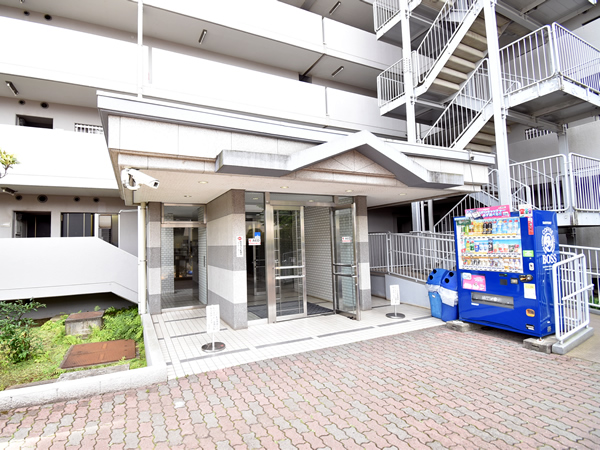 原木中山ファミールハイツの外観