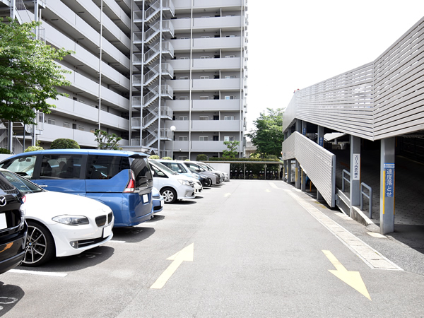 原木中山ファミールハイツの外観