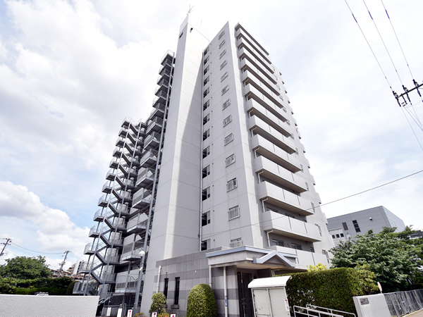 原木中山ファミールハイツ2号館の外観