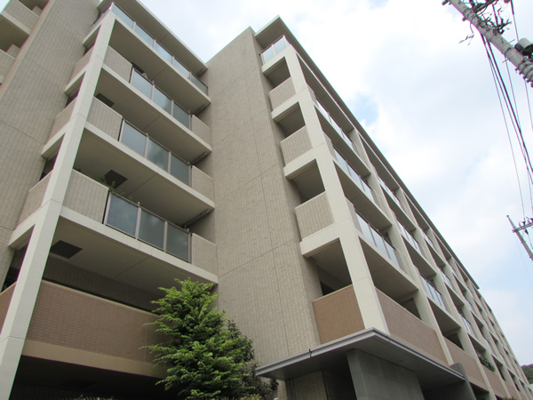 ランドール新百合ヶ丘の外観