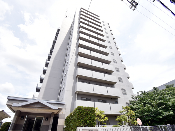 原木中山ファミールハイツ2号館の外観