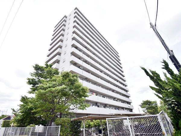 原木中山ファミールハイツ2号館の外観