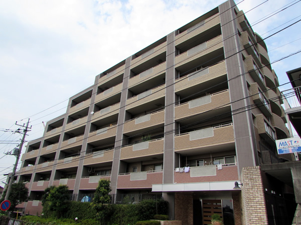 ライオンズグローベル京王永山の外観