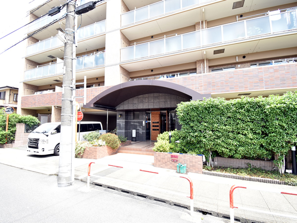 レクセルマンション原木中山の外観