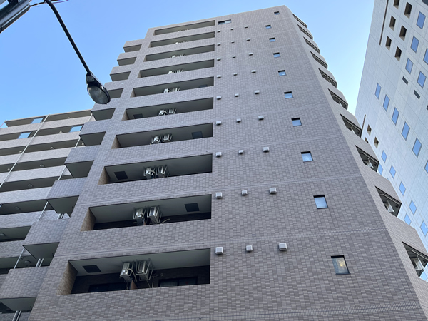 ガラステージ京橋の外観