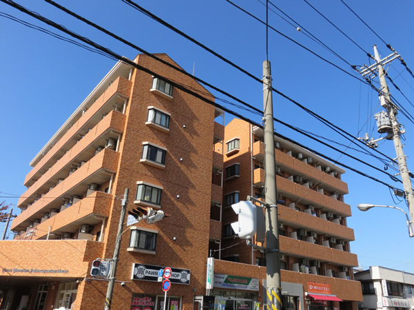 ライオンズマンション桜ヶ丘駅前の外観