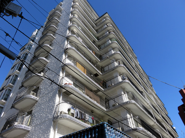 秀和第2八王子レジデンスの外観