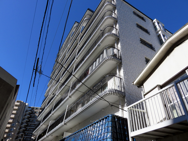 秀和第2八王子レジデンスの外観