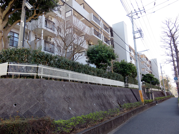 グランヒルズ新百合ヶ丘西館の外観