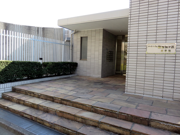 パークハイム新百合ヶ丘2番館の外観