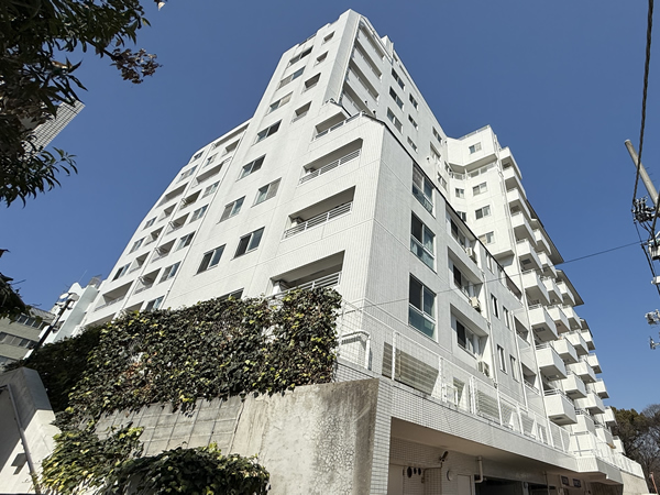 アパガーデンズ新宿戸山公園の外観