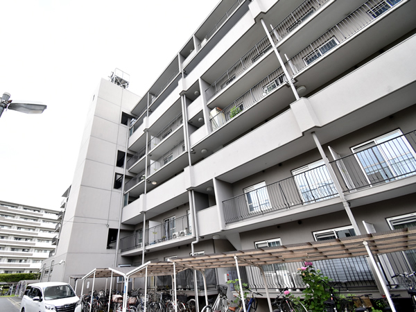 ライオンズマンション市川第3の外観