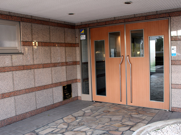 リブゼ横浜ブラッサムコートの外観