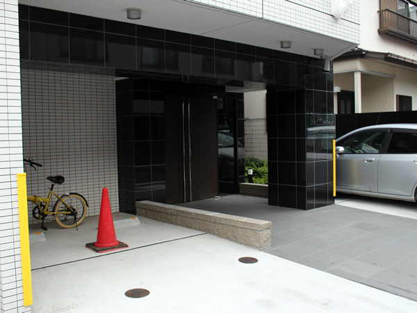 ラフィスタ横浜吉野町の外観