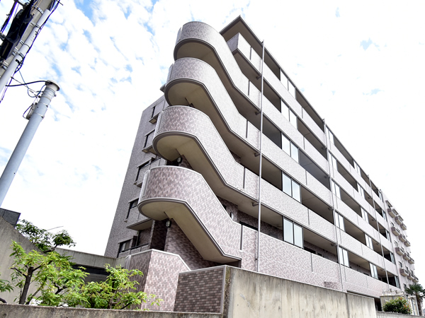 クレッセント原木中山の外観