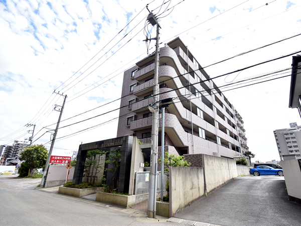 クレッセント原木中山の外観