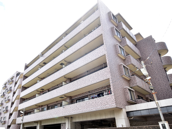 クレッセント原木中山の外観