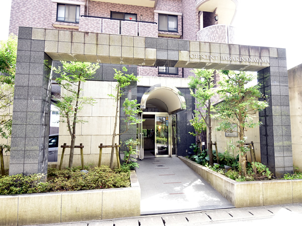 クレッセント原木中山の外観