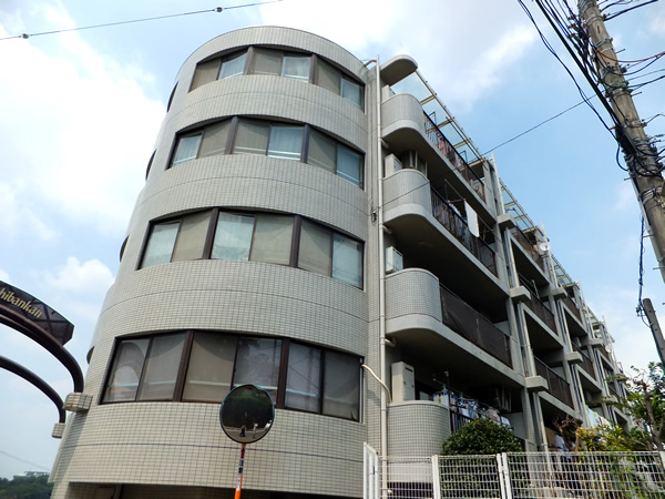 クリオ南生田1番館の外観