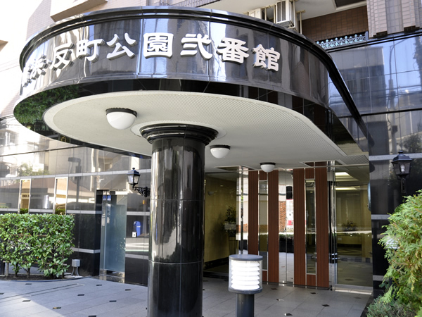 グリフィン横浜反町公園2番館の外観