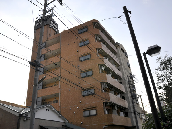 ダイアパレス反町公園の外観