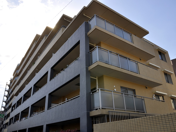 横浜東白楽シティタワーの外観