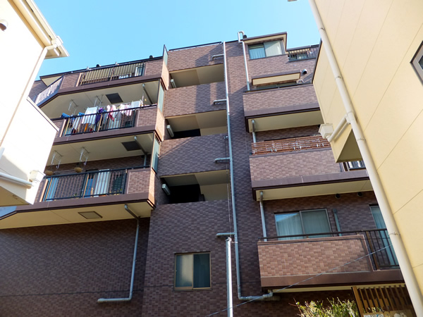 ドメス向ヶ丘遊園ジャルディーノの外観