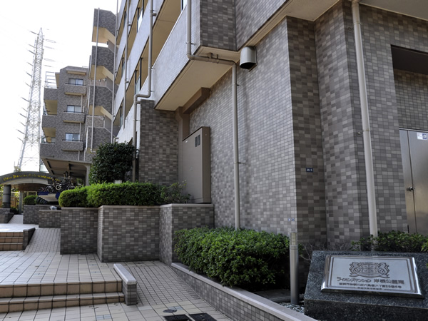 ライオンズマンション岸根公園南の外観