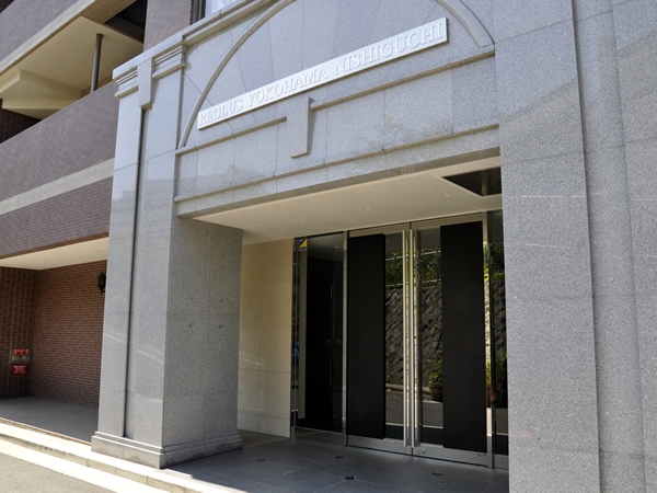 レグラス横浜西口の外観