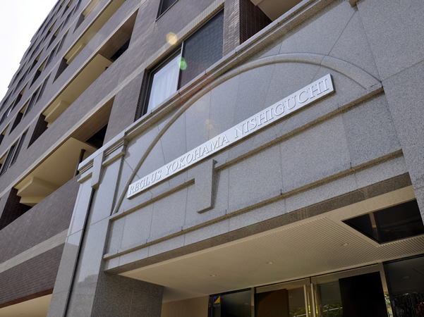 レグラス横浜西口の外観