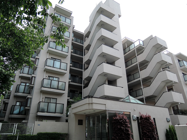 ファミール登戸の外観